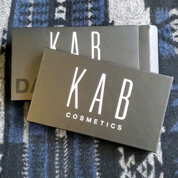 KAB Cosmetics eyeshadow palette - Picture 2 of 2